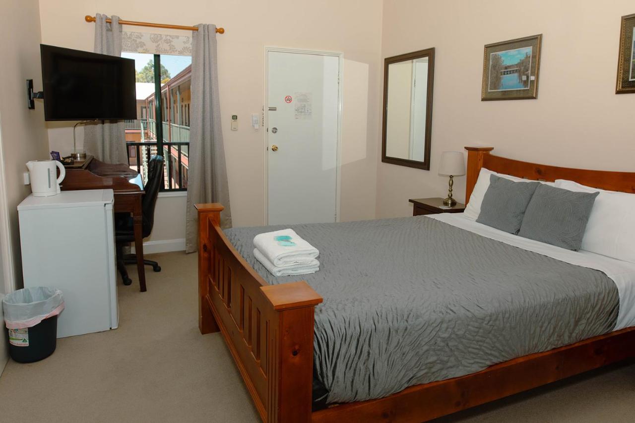 Settlers Hotel ยอร์ค ภายนอก รูปภาพ