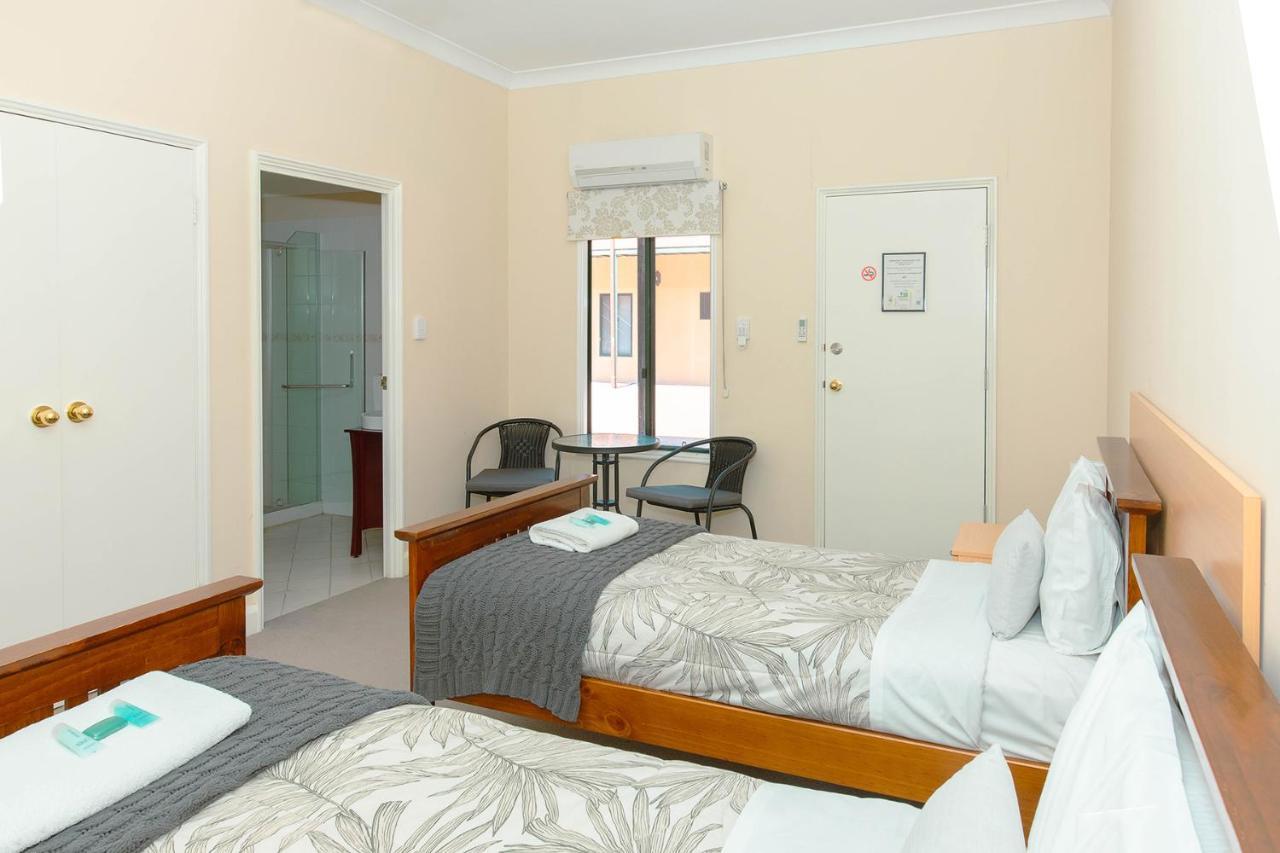 Settlers Hotel ยอร์ค ภายนอก รูปภาพ